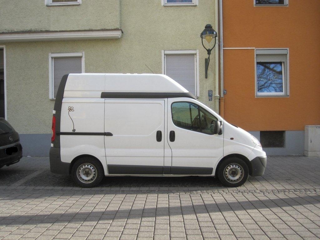 Die Augsburgblume findet man nicht nur an Hauswänden und Stromkästen, sondern teilweise auch an Autos, Foto: B4B SCHWABEN