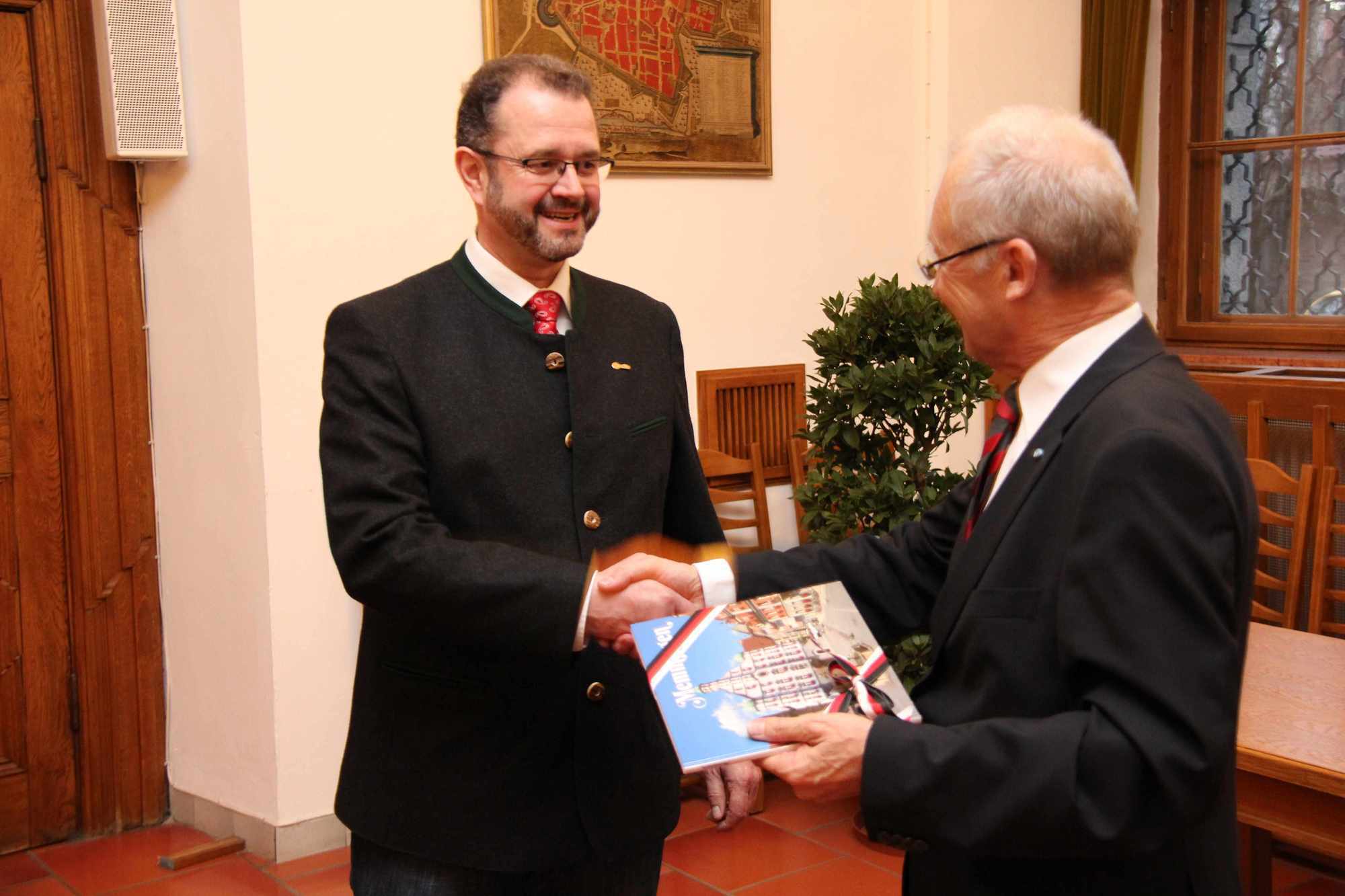Armin Falkenhein und Oberbürgermeister Dr. Ivo Holzinger, Foto: Pressestelle Stadt Memmingen
