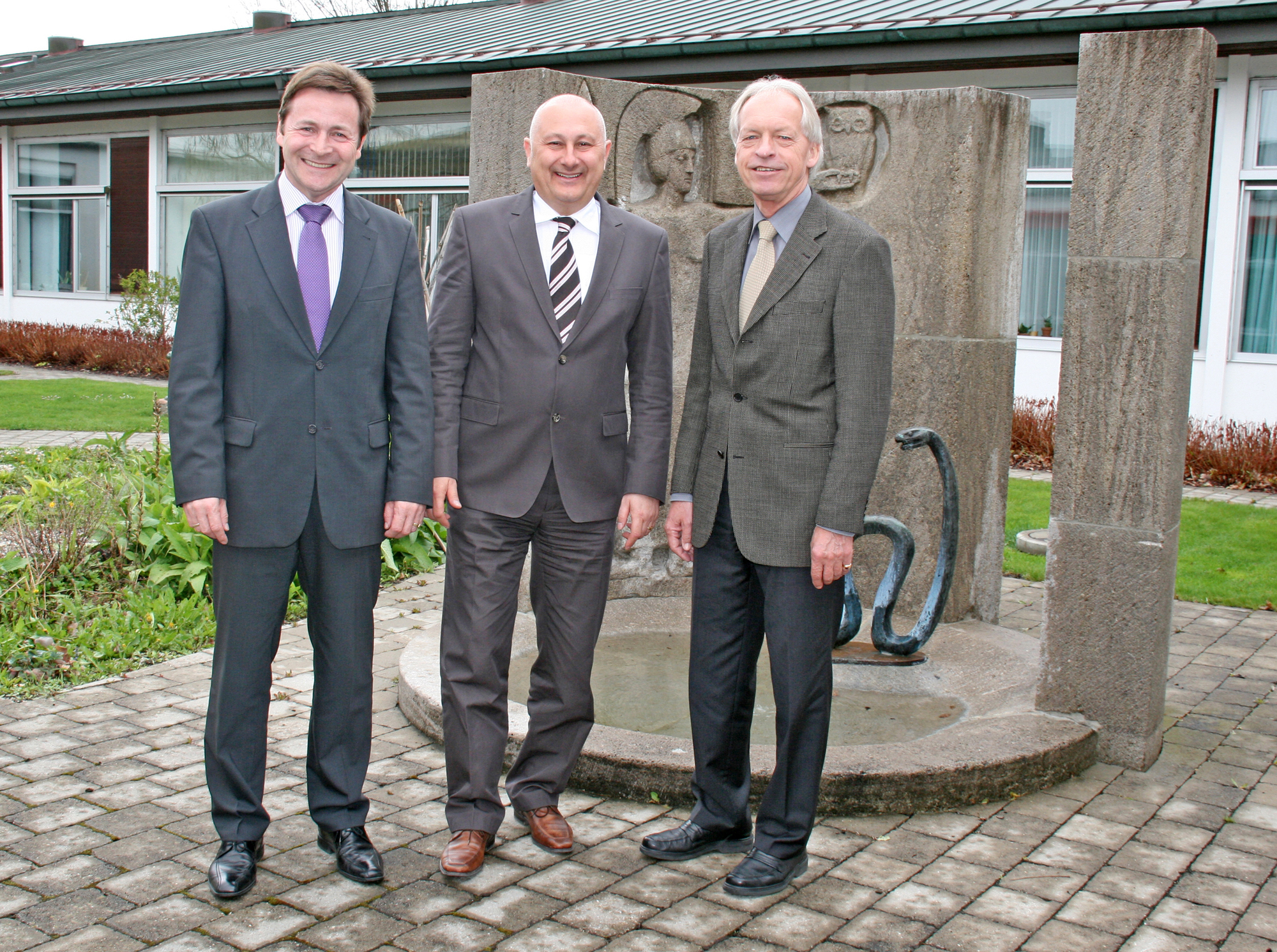 Landrat Leo Schrell, Schulleiter Kurt Ritter und Akademiedirektor Olbrich, Foto: LRA Dillingen