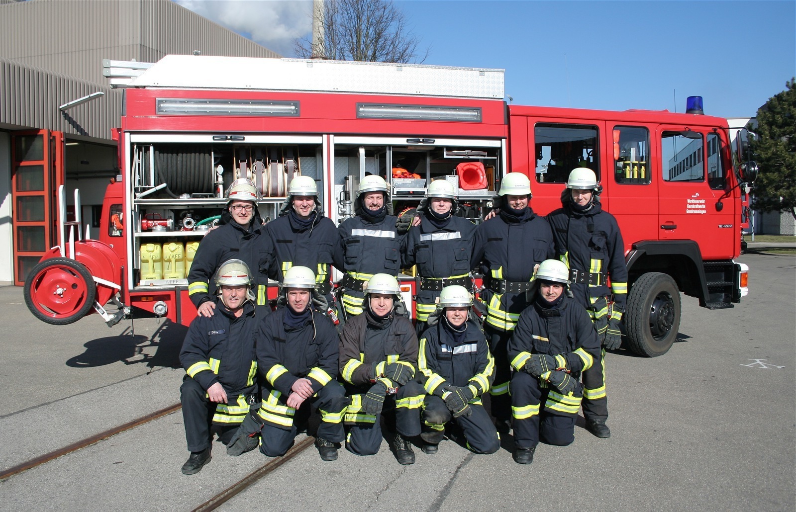 Die Werkfeuerwehr des Kernkraftwerks Gundremmingen begrüßt seine neun neuen Floriansjünger, Foto: KGG