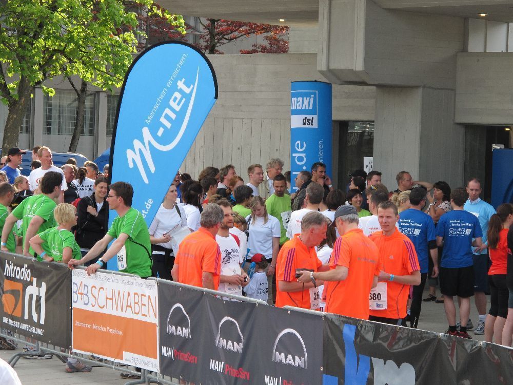1. Augsburger Firmenlauf: Der Start. Fotos: B4B SCHWABEN