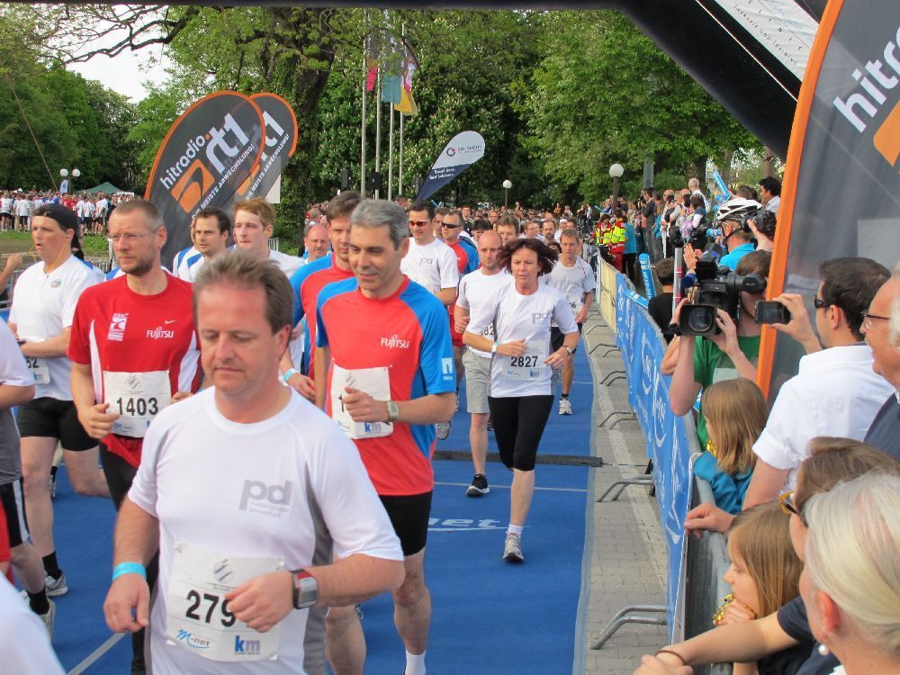 1. Augsburger Firmenlauf: Der Start. Fotos: B4B SCHWABEN