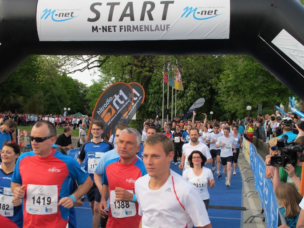 1. Augsburger Firmenlauf: Der Start. Fotos: B4B SCHWABEN
