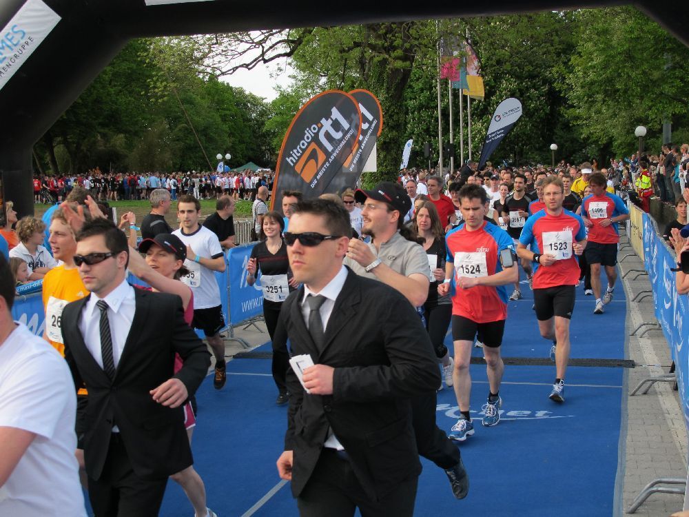 1. Augsburger Firmenlauf: Der Start. Fotos: B4B SCHWABEN