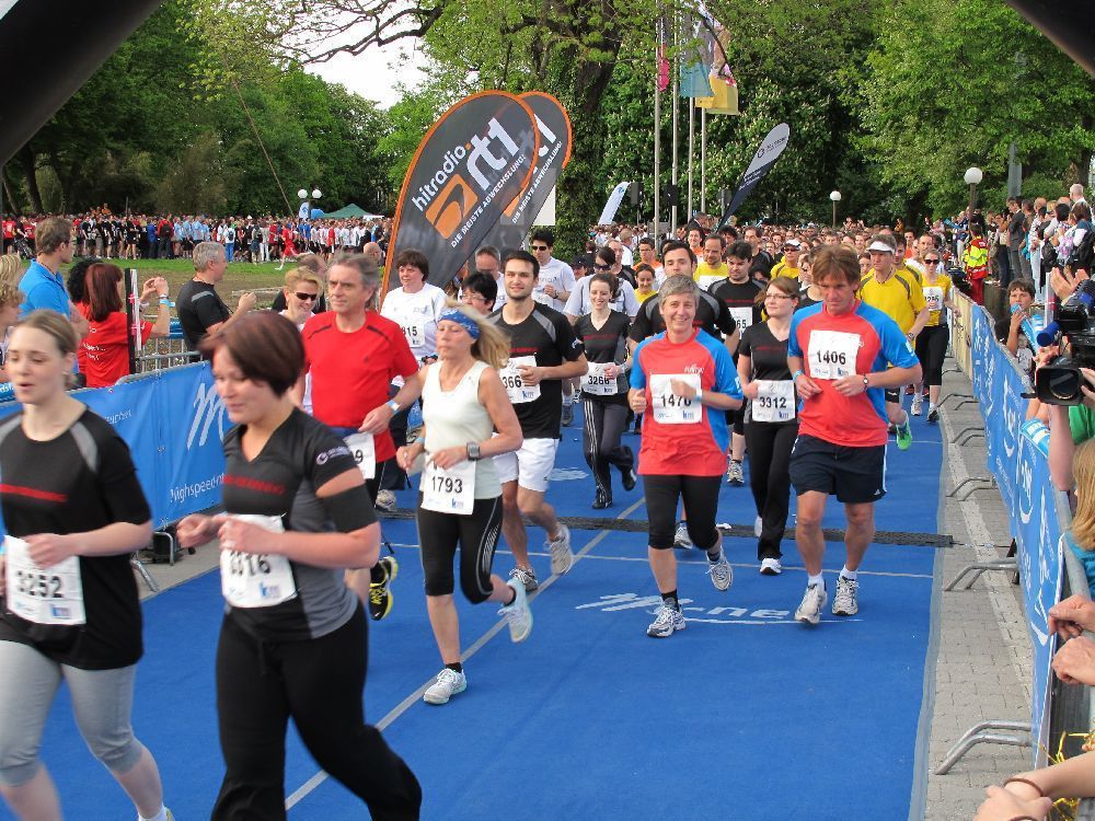 1. Augsburger Firmenlauf: Der Start. Fotos: B4B SCHWABEN