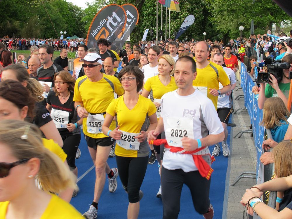 1. Augsburger Firmenlauf: Der Start. Fotos: B4B SCHWABEN