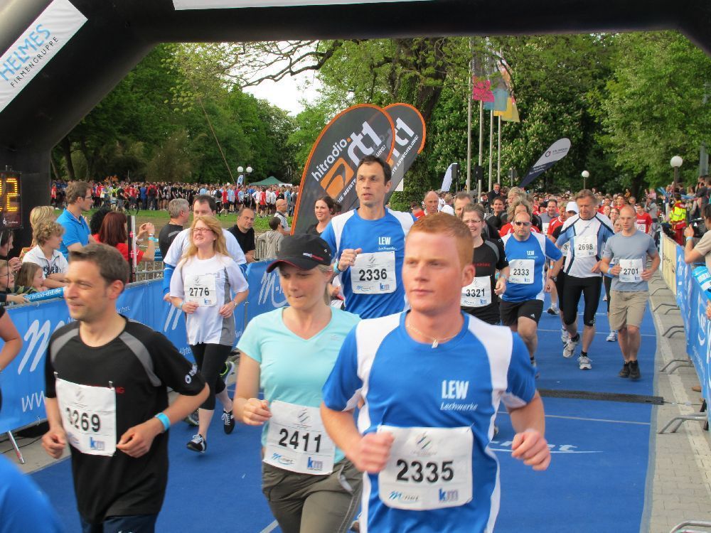 1. Augsburger Firmenlauf: Der Start. Fotos: B4B SCHWABEN