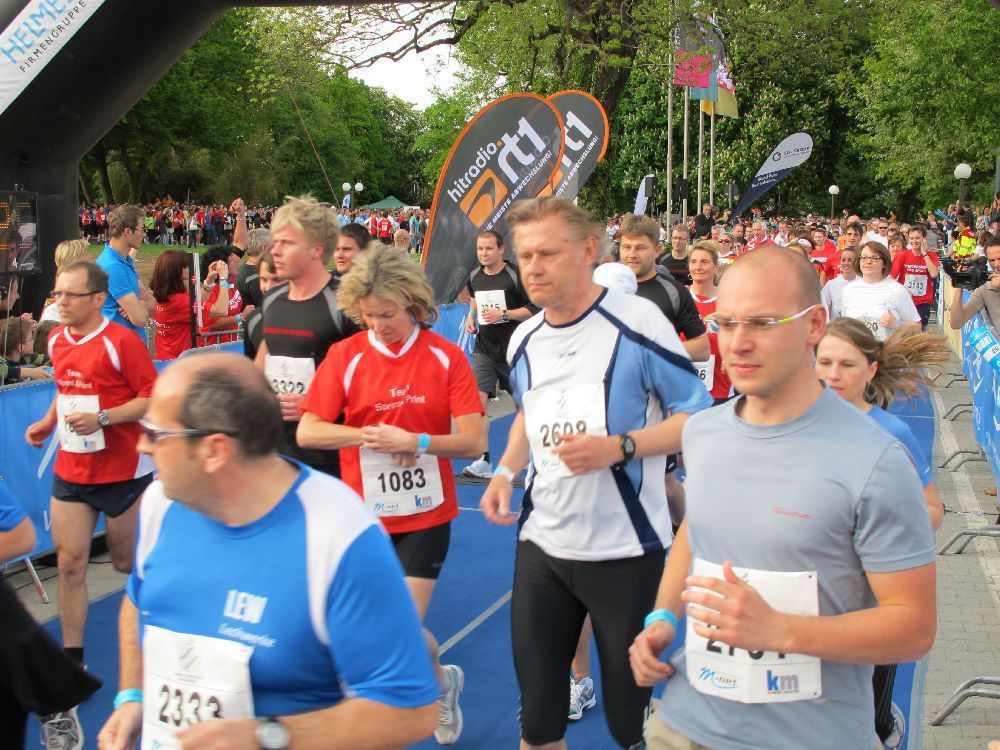 1. Augsburger Firmenlauf: Der Start. Fotos: B4B SCHWABEN