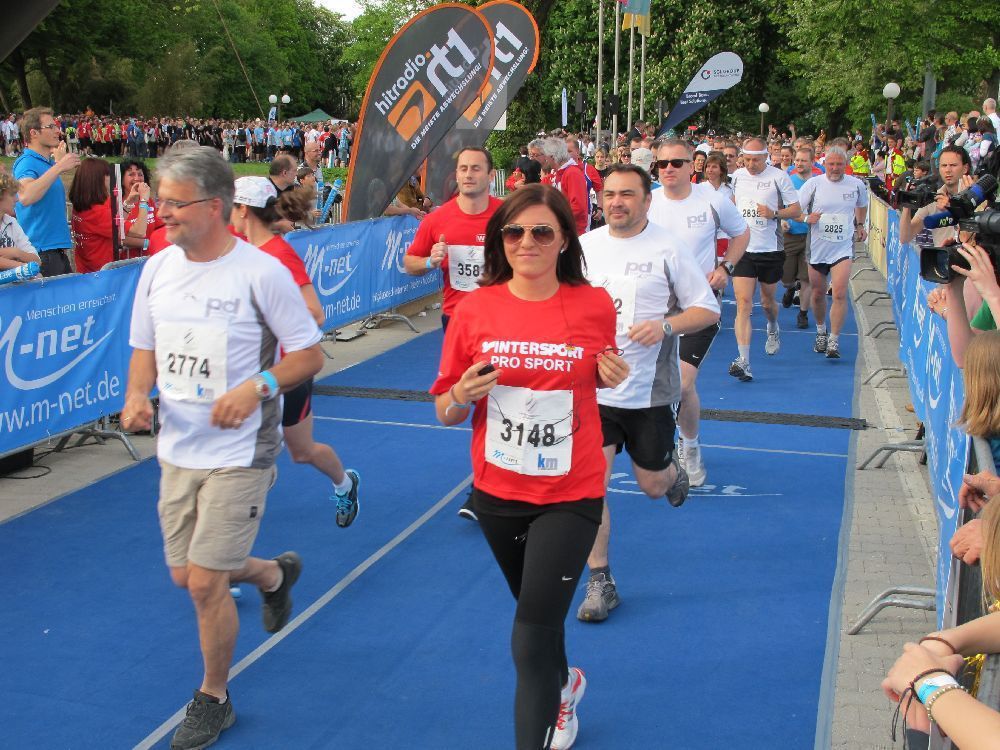 1. Augsburger Firmenlauf: Der Start. Fotos: B4B SCHWABEN