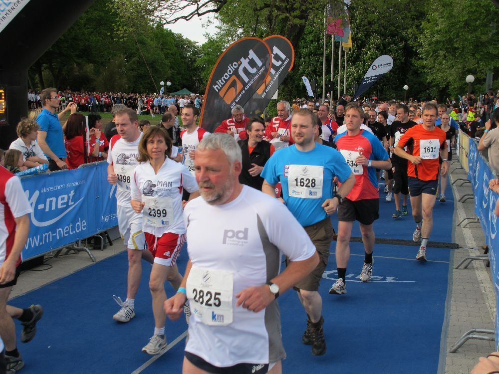 1. Augsburger Firmenlauf: Der Start. Fotos: B4B SCHWABEN