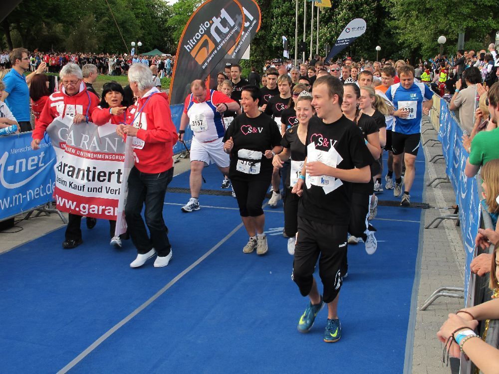 1. Augsburger Firmenlauf: Der Start. Fotos: B4B SCHWABEN