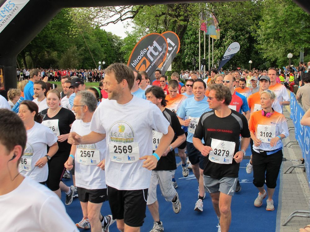 1. Augsburger Firmenlauf: Der Start. Fotos: B4B SCHWABEN