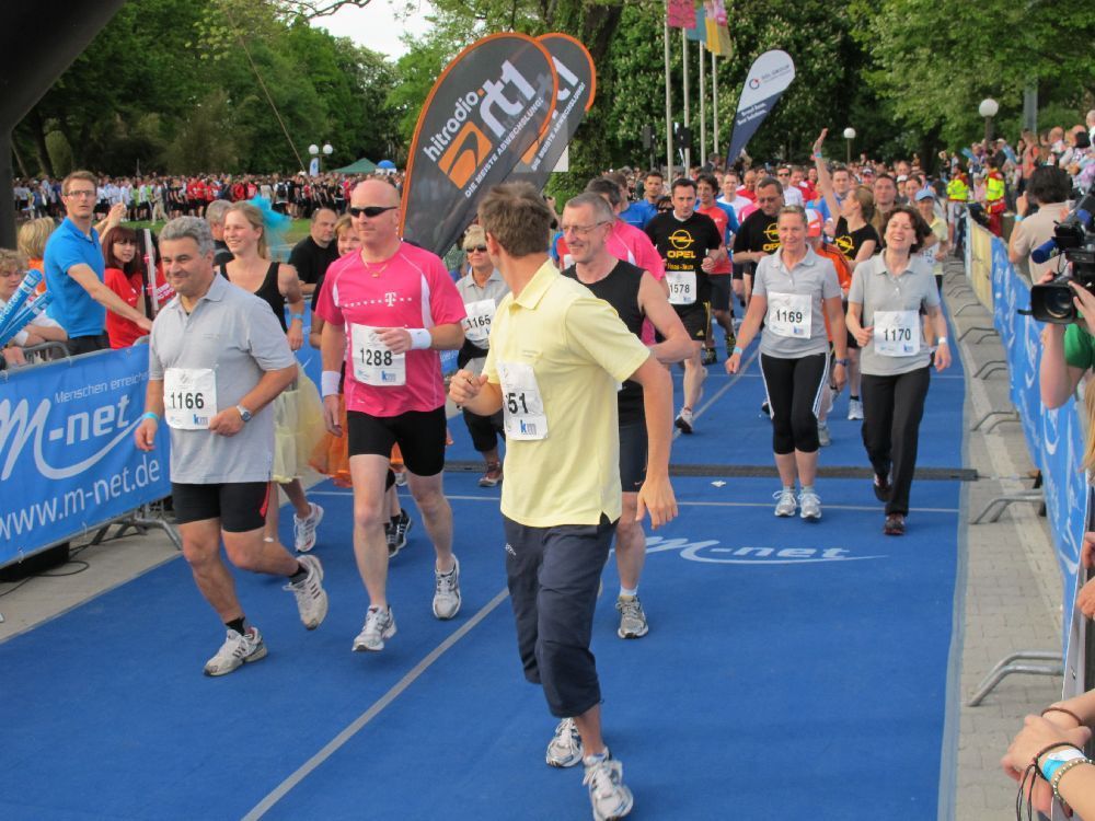 1. Augsburger Firmenlauf: Der Start. Fotos: B4B SCHWABEN