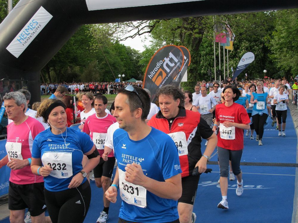 1. Augsburger Firmenlauf: Der Start. Fotos: B4B SCHWABEN