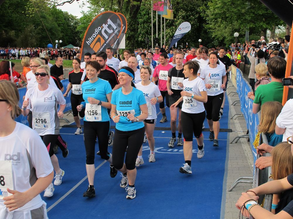 1. Augsburger Firmenlauf: Der Start. Fotos: B4B SCHWABEN