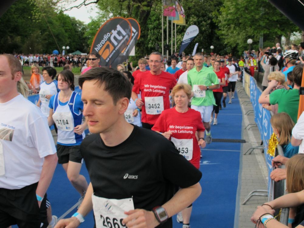 1. Augsburger Firmenlauf: Der Start. Fotos: B4B SCHWABEN