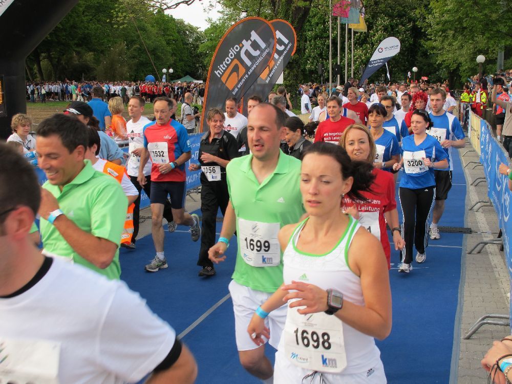 1. Augsburger Firmenlauf: Der Start. Fotos: B4B SCHWABEN
