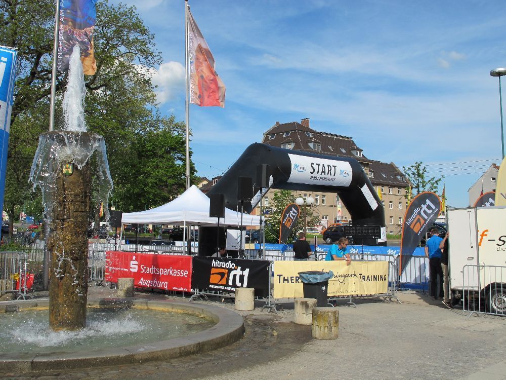 1. Augsburger Firmenlauf: Der Start. Fotos: B4B SCHWABEN