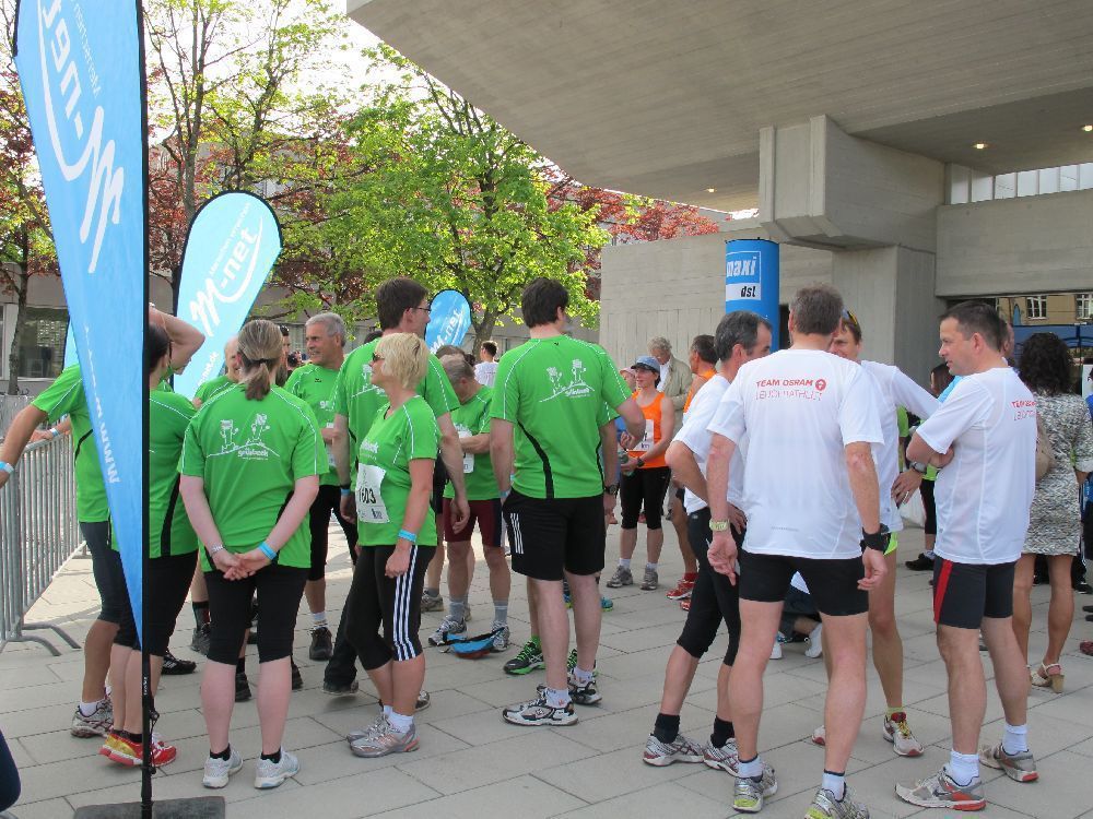 1. Augsburger Firmenlauf: Der Start. Fotos: B4B SCHWABEN