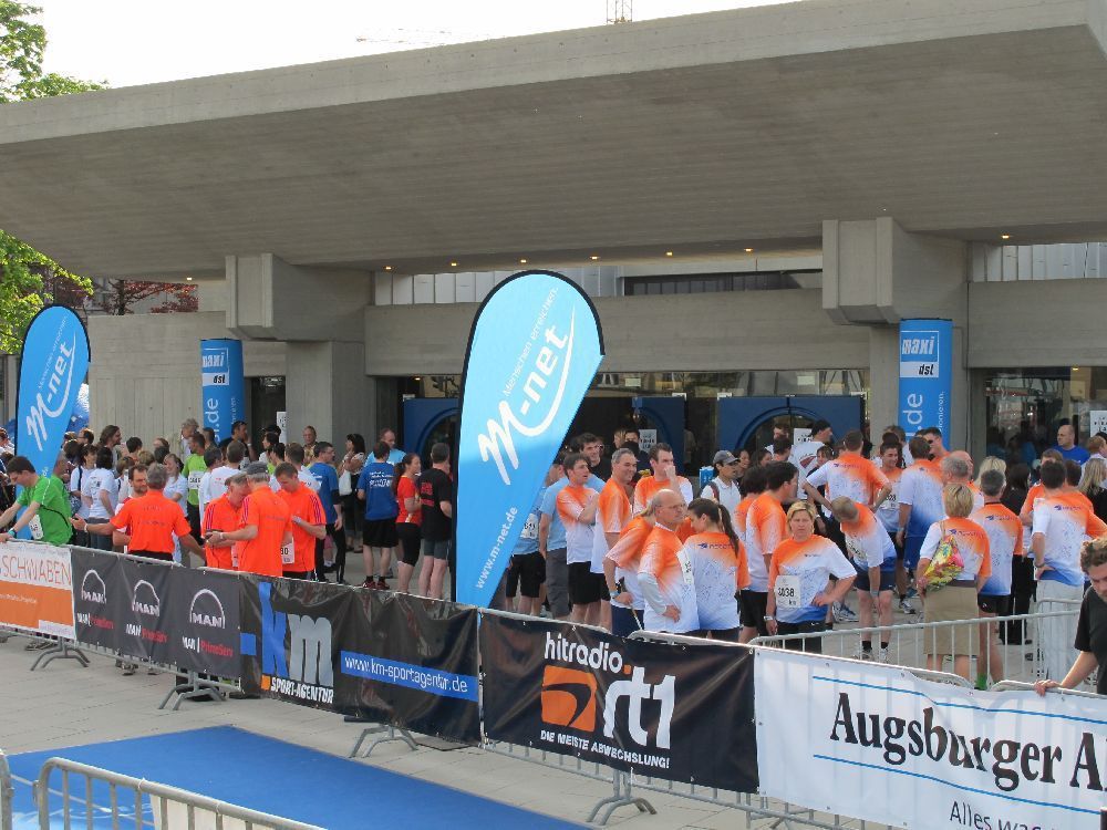 1. Augsburger Firmenlauf: Der Start. Fotos: B4B SCHWABEN