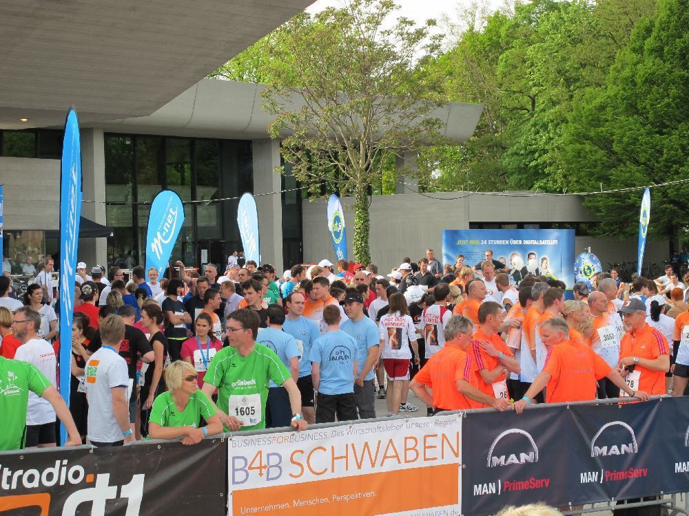 1. Augsburger Firmenlauf: Der Start. Fotos: B4B SCHWABEN