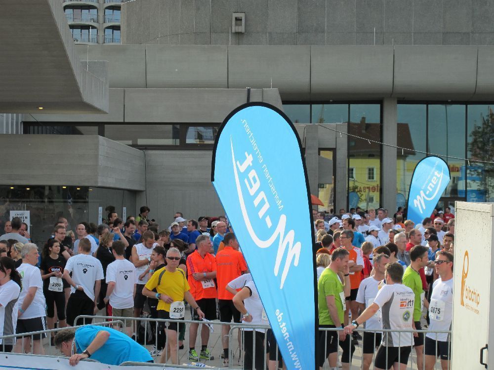 1. Augsburger Firmenlauf: Der Start. Fotos: B4B SCHWABEN