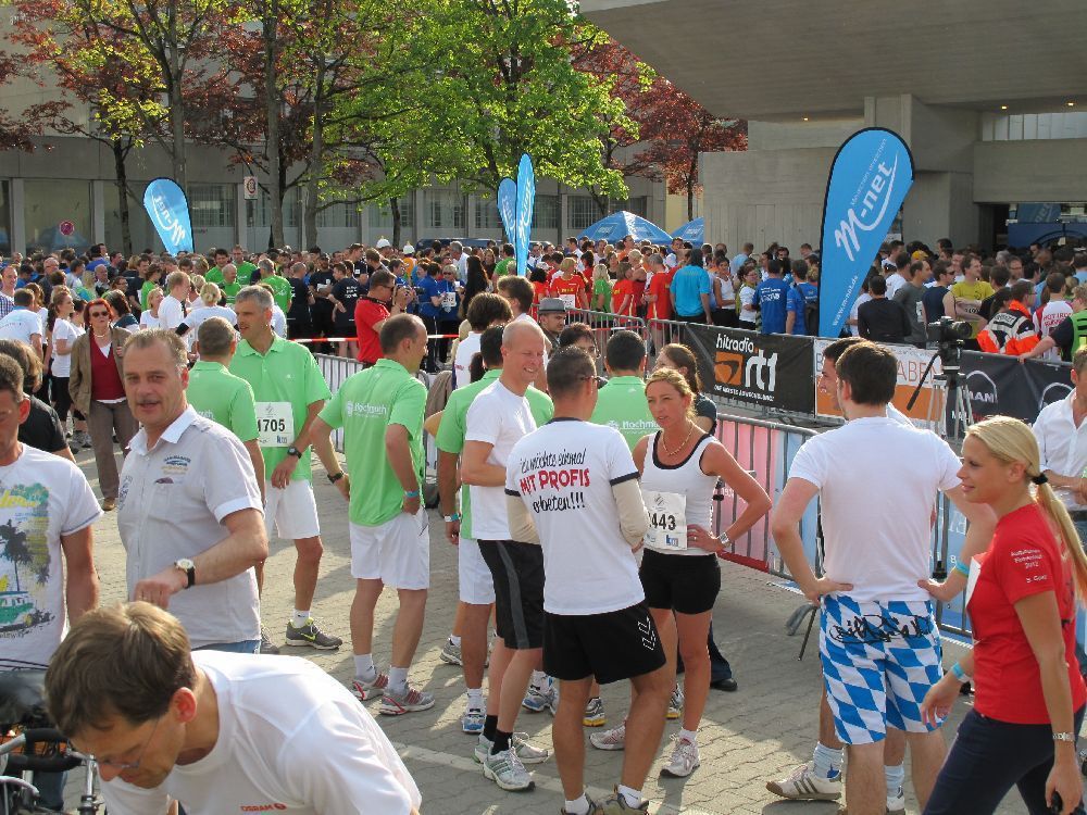 1. Augsburger Firmenlauf: Der Start. Fotos: B4B SCHWABEN