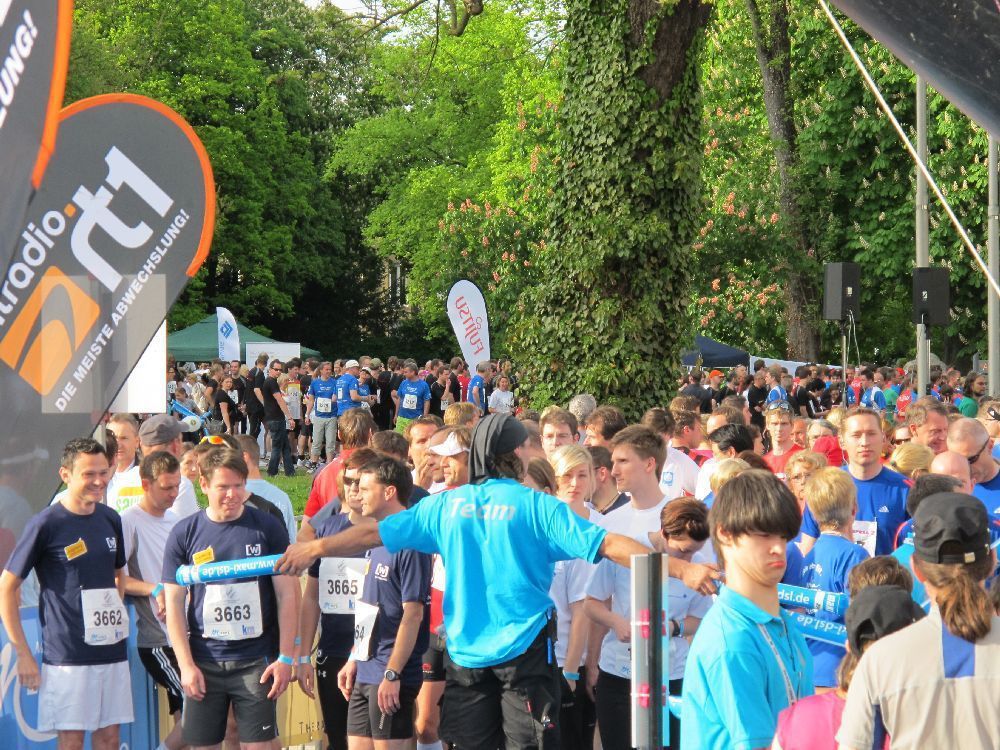 1. Augsburger Firmenlauf: Der Start. Fotos: B4B SCHWABEN