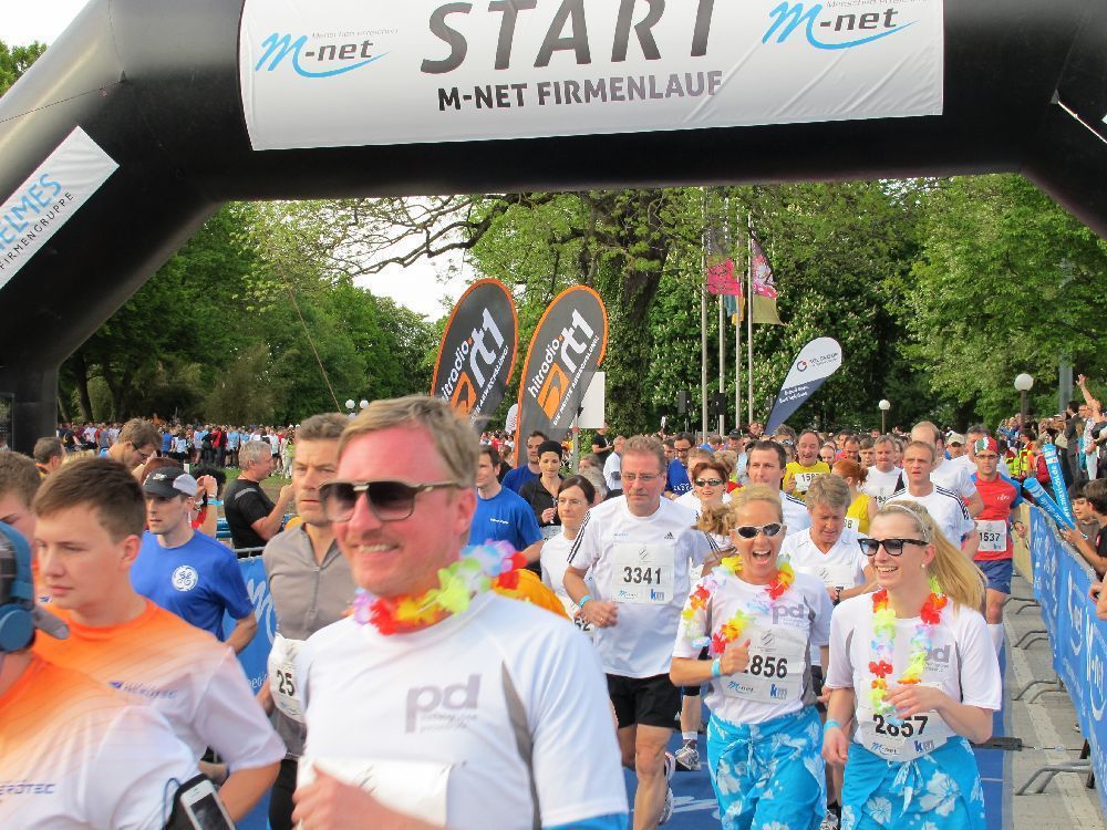 1. Augsburger Firmenlauf: Der Start. Fotos: B4B SCHWABEN