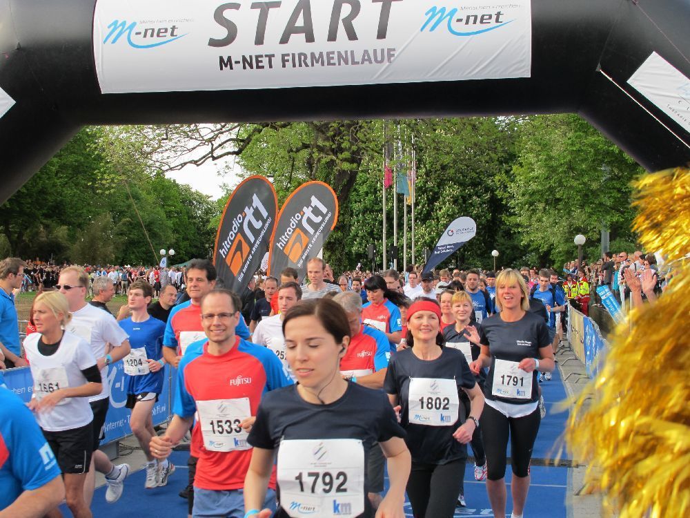 1. Augsburger Firmenlauf: Der Start. Fotos: B4B SCHWABEN