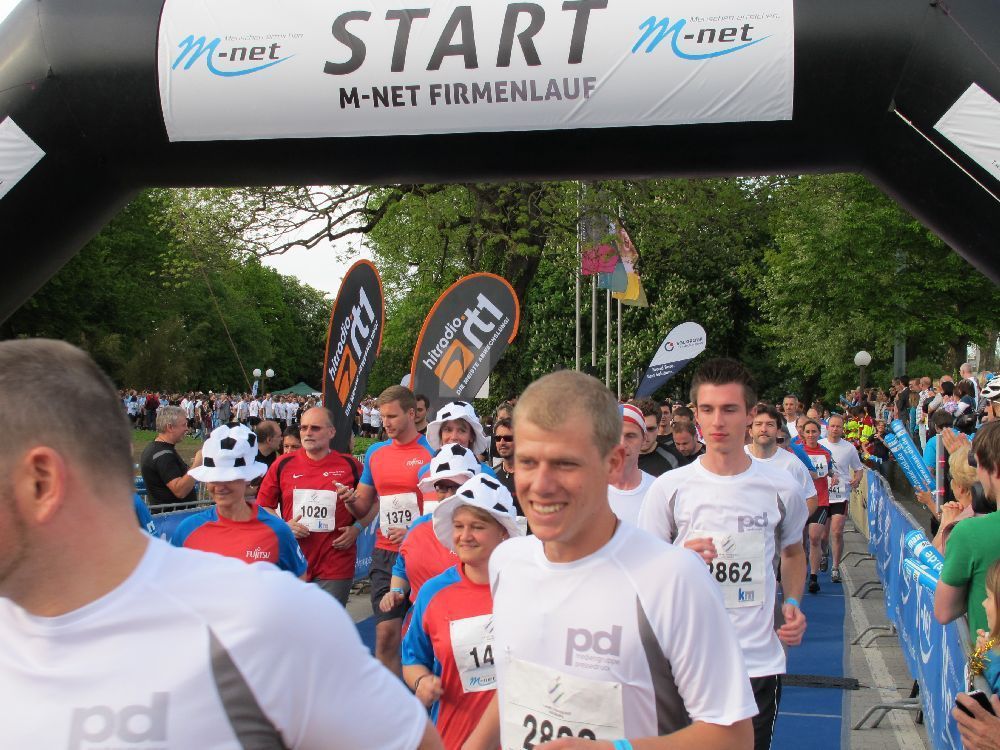 1. Augsburger Firmenlauf: Der Start. Fotos: B4B SCHWABEN
