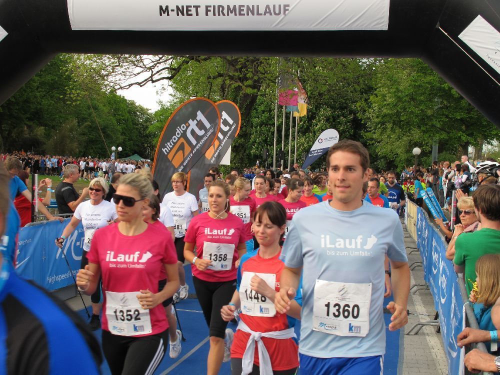 1. Augsburger Firmenlauf: Der Start. Fotos: B4B SCHWABEN