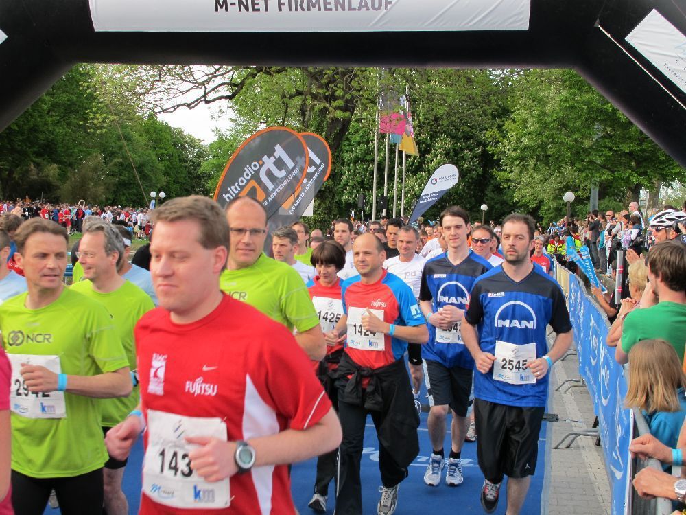 1. Augsburger Firmenlauf: Der Start. Fotos: B4B SCHWABEN