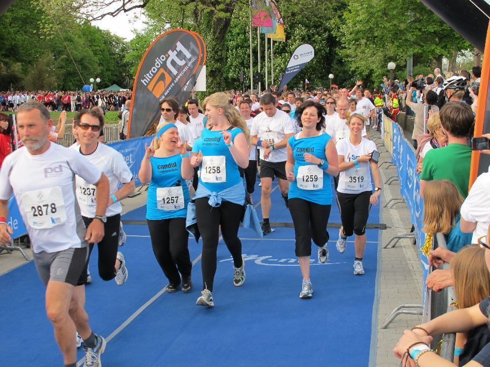 1. Augsburger Firmenlauf: Der Start. Fotos: B4B SCHWABEN