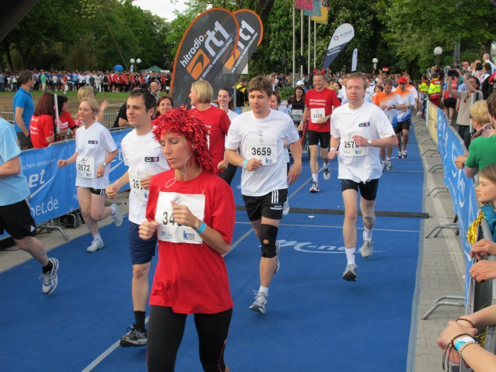 1. Augsburger Firmenlauf: Der Start. Fotos: B4B SCHWABEN