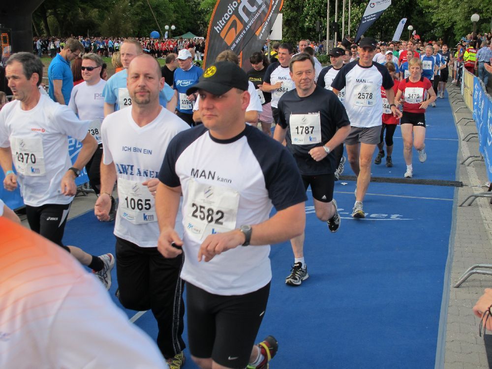 1. Augsburger Firmenlauf: Der Start. Fotos: B4B SCHWABEN