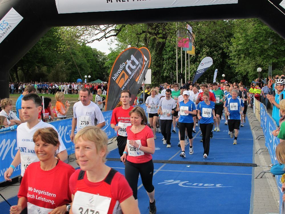 1. Augsburger Firmenlauf: Der Start. Fotos: B4B SCHWABEN
