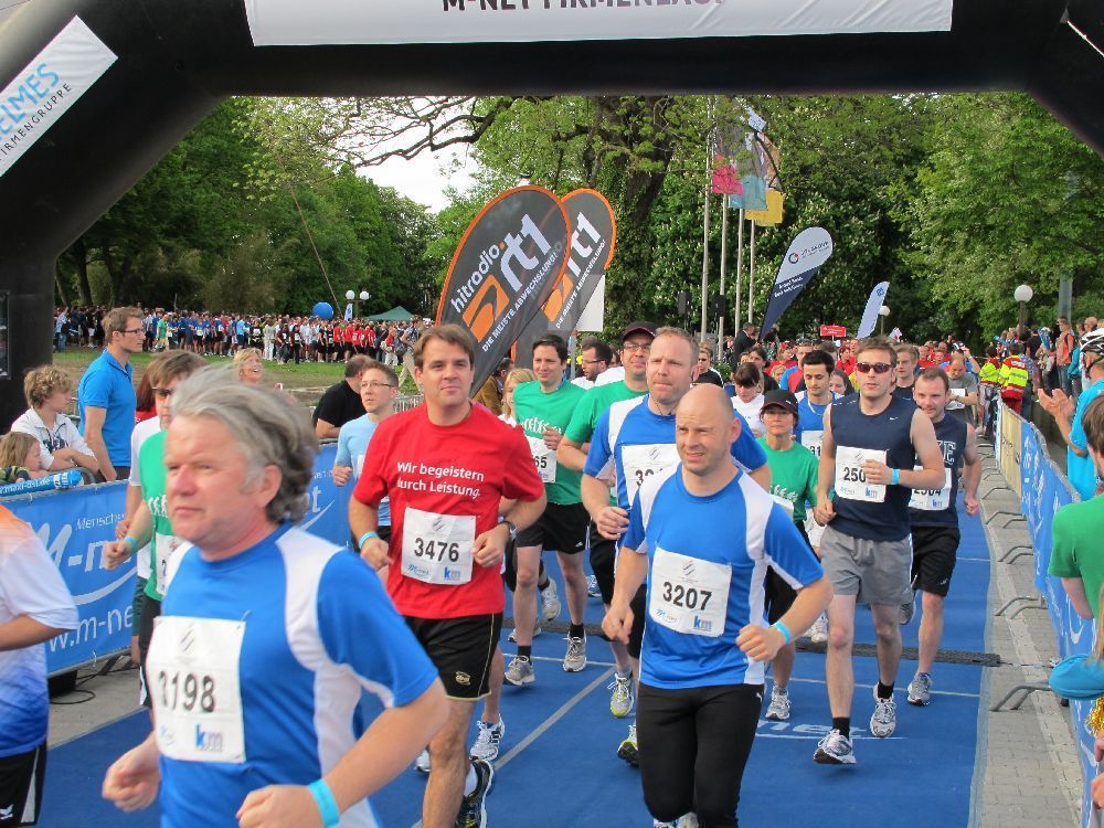 1. Augsburger Firmenlauf: Der Start. Fotos: B4B SCHWABEN