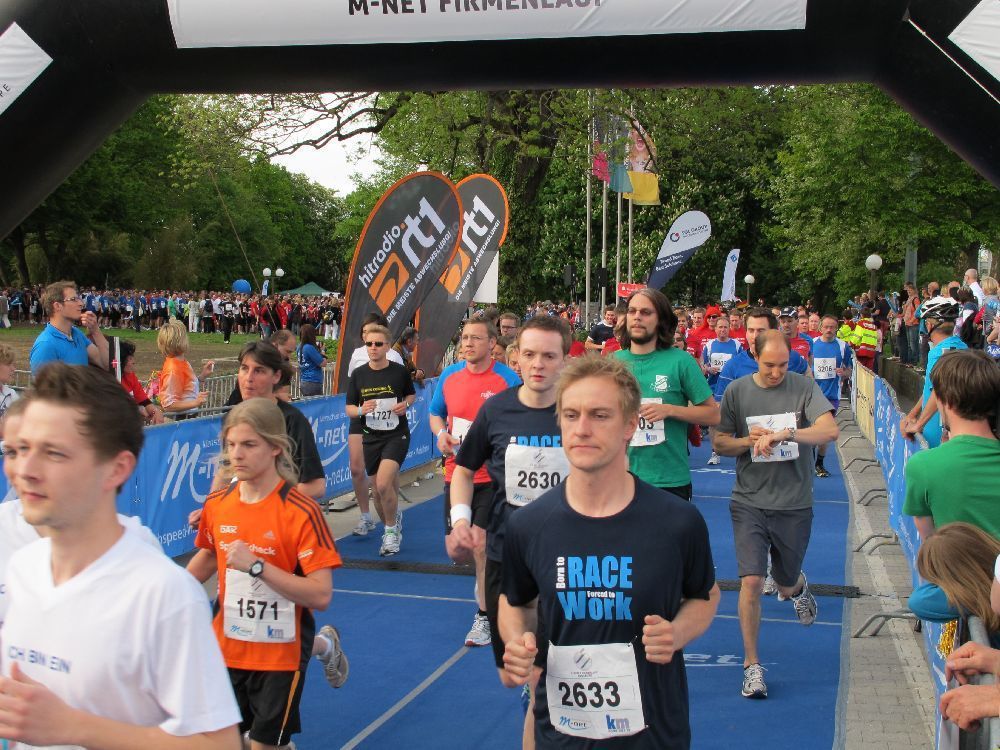1. Augsburger Firmenlauf: Der Start. Fotos: B4B SCHWABEN