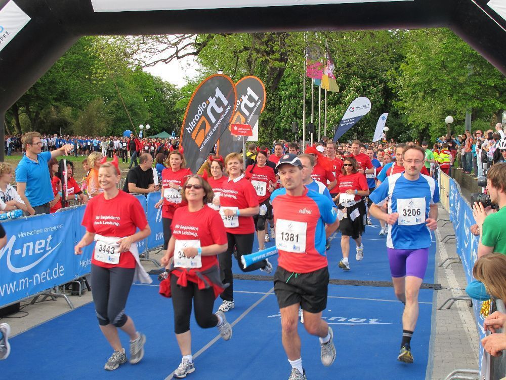 1. Augsburger Firmenlauf: Der Start. Fotos: B4B SCHWABEN
