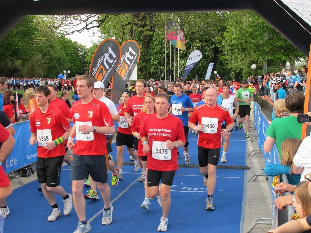 1. Augsburger Firmenlauf: Der Start. Fotos: B4B SCHWABEN