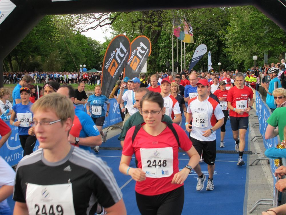 1. Augsburger Firmenlauf: Der Start. Fotos: B4B SCHWABEN