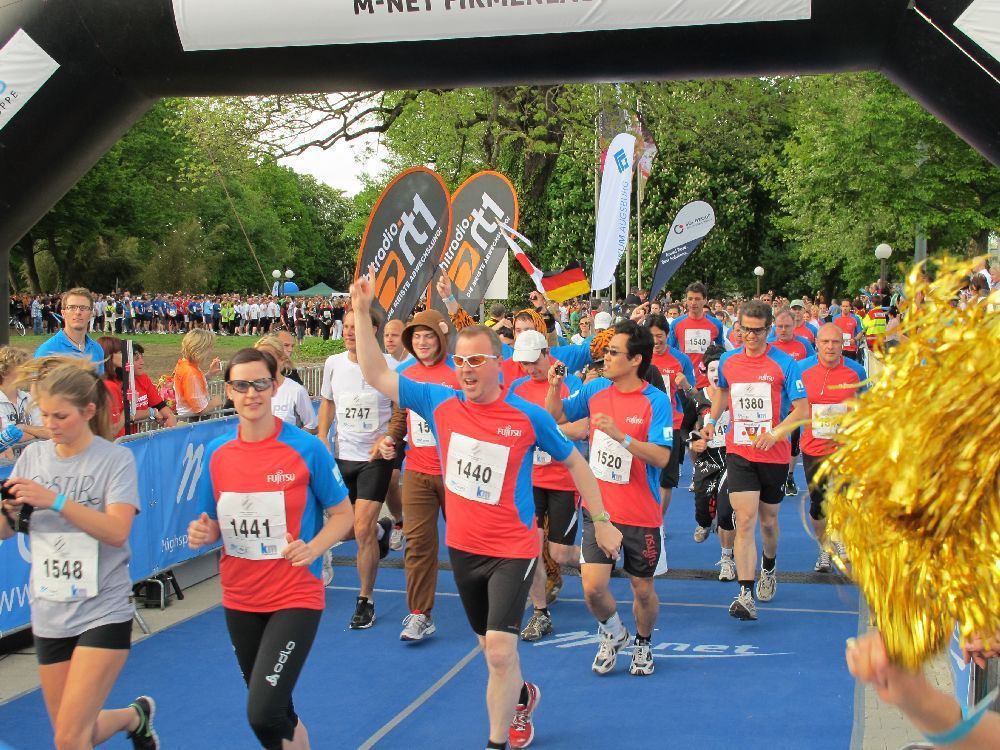 1. Augsburger Firmenlauf: Der Start. Fotos: B4B SCHWABEN