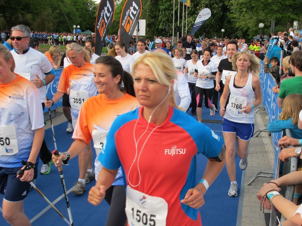 1. Augsburger Firmenlauf: Der Start. Fotos: B4B SCHWABEN
