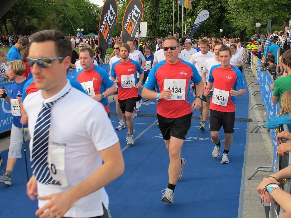 1. Augsburger Firmenlauf: Der Start. Fotos: B4B SCHWABEN