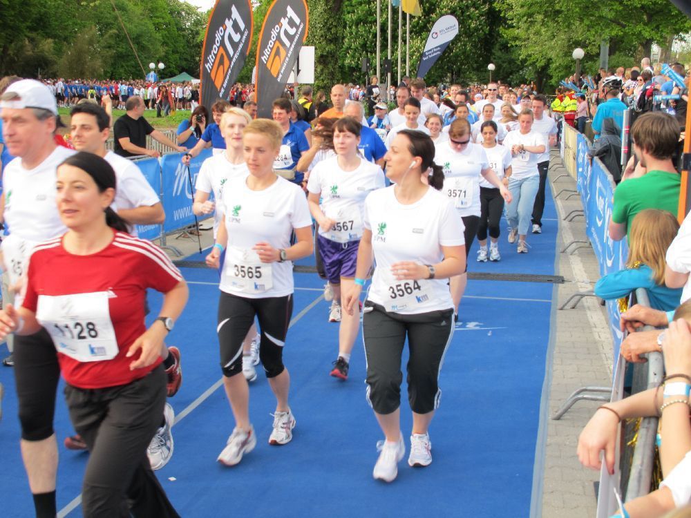 1. Augsburger Firmenlauf: Der Start. Fotos: B4B SCHWABEN