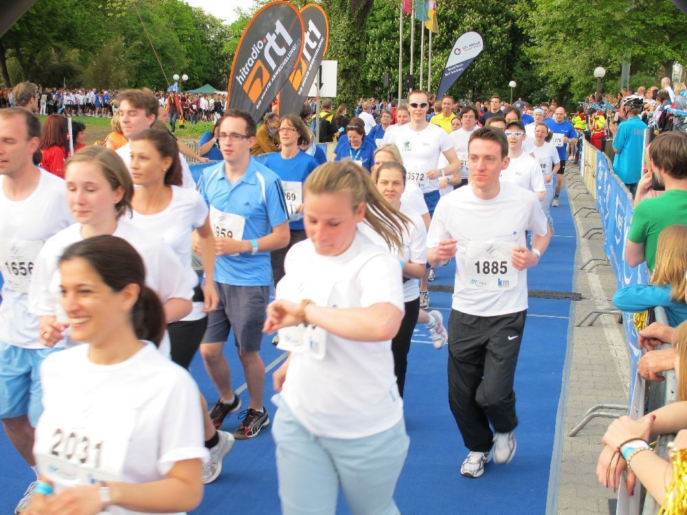 1. Augsburger Firmenlauf: Der Start. Fotos: B4B SCHWABEN