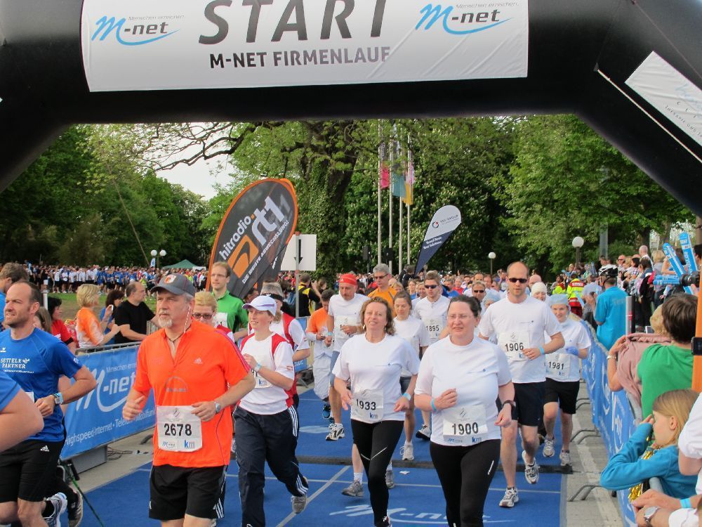 1. Augsburger Firmenlauf: Der Start. Fotos: B4B SCHWABEN