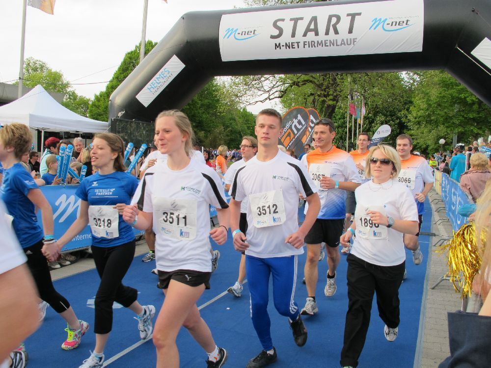 1. Augsburger Firmenlauf: Der Start. Fotos: B4B SCHWABEN