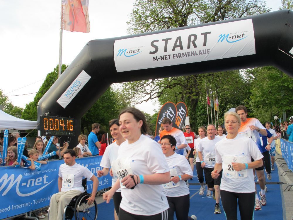 1. Augsburger Firmenlauf: Der Start. Fotos: B4B SCHWABEN